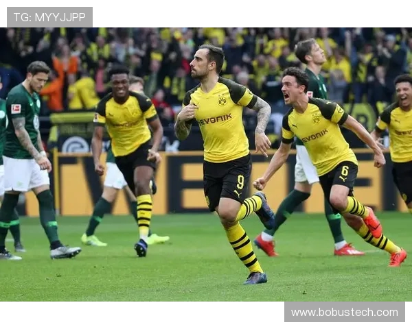 多特蒙德在激烈对决中迎战劲敌,展现全新战术布局与球员实力 多特蒙德在激烈对决中迎战劲敌,展现全新战术布局与球员实力