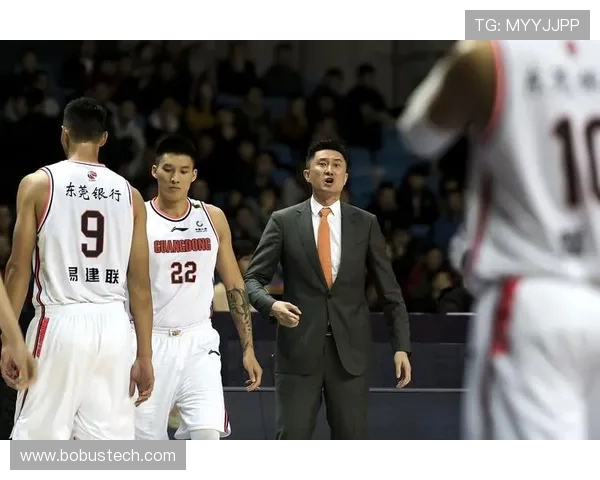 季前赛精彩对决广东宏远挑战同曦队展现新阵容风采 季前赛精彩对决广东宏远挑战同曦队展现新阵容风采